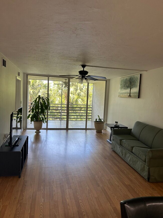 Building Photo - 15171 Cedarwood Ln