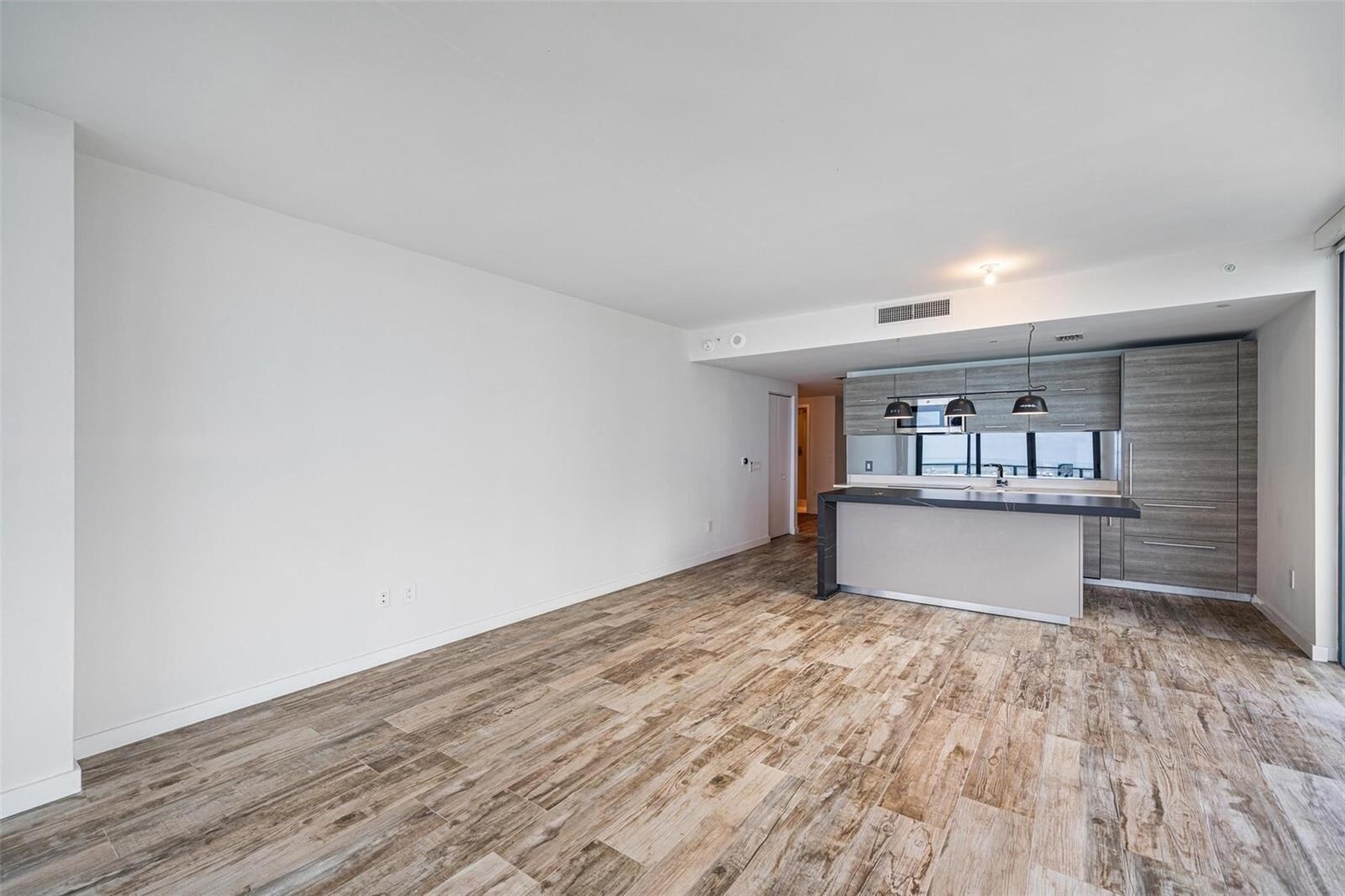 Building Photo - 650 NE 32nd St