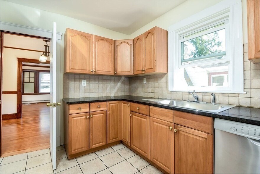 Kitchen - 59 Goodenough St
