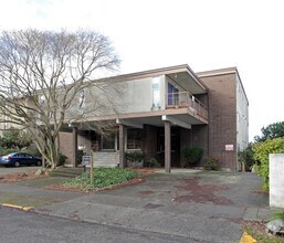 Building Photo - Admiral Apartments