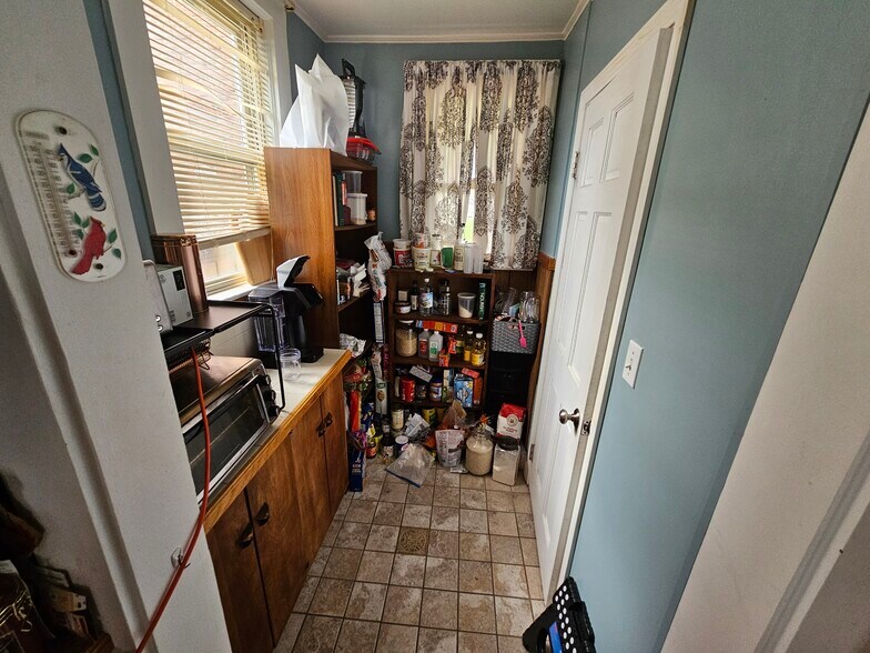 Building Photo - 58 Winship St