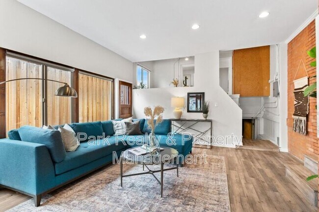 Building Photo - 2742 W Denver Pl