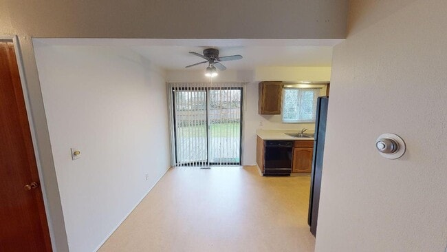 Building Photo - Multnomah Village - Single Level, Large Ya...