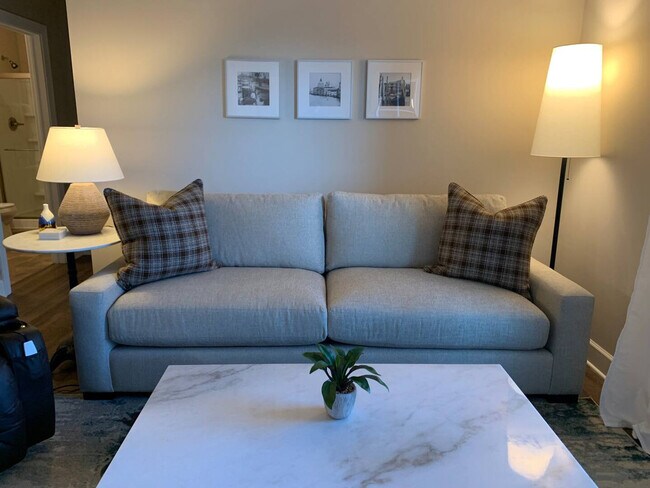 Building Photo - 855 Chillingham Dr