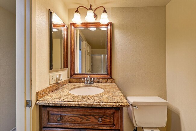 Building Photo - 5BR; 3BA Pool Home with Stunning Views in ...