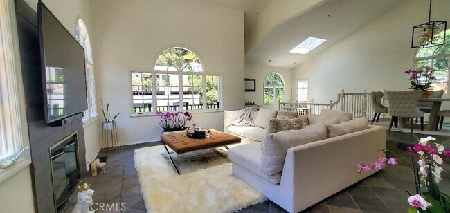 Building Photo - 8032 Willow Glen Rd