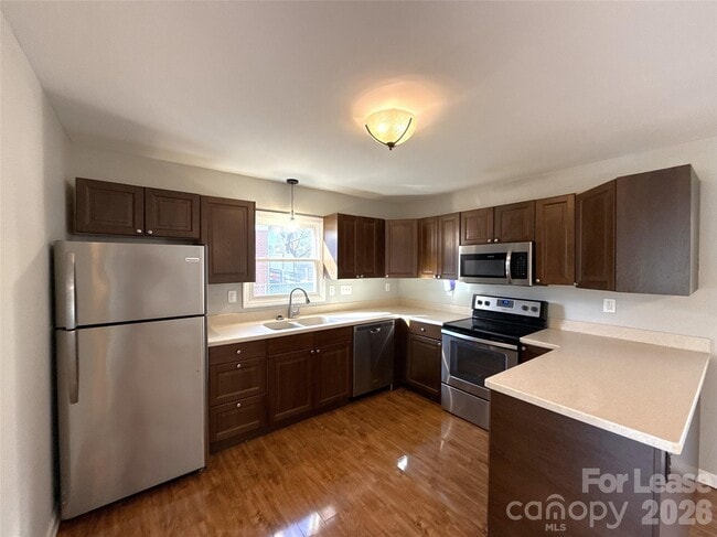 Building Photo - 1601 Starbrook Dr