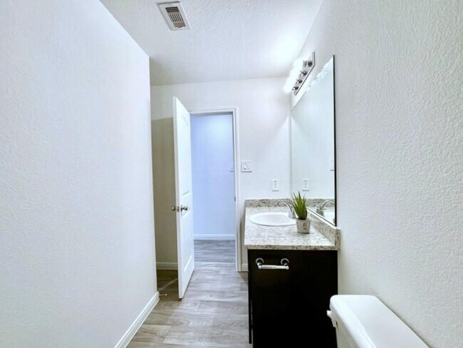 Building Photo - 13010 Sorrento Bay Dr
