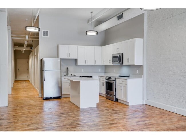 Building Photo - 340 N Sibley St