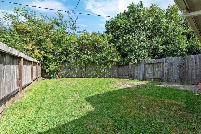 Building Photo - 12133 Stone E Dr