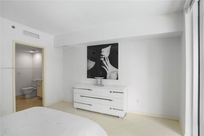 Building Photo - 475 Brickell Ave