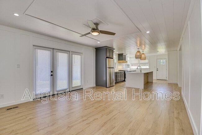 Building Photo - 3137 Edinburgh Dr