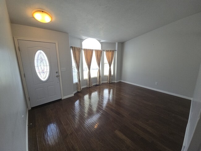 Building Photo - 1361 N 325 E