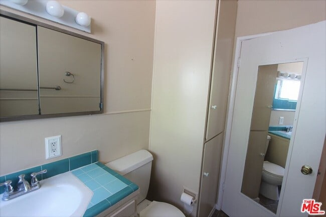 Building Photo - 380 Pershing Dr