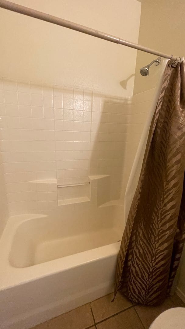 Building Photo - Modern town home with AC. 3/2. Covered, off-street parking, easy care yard.  Ample kitchen. Lamin...