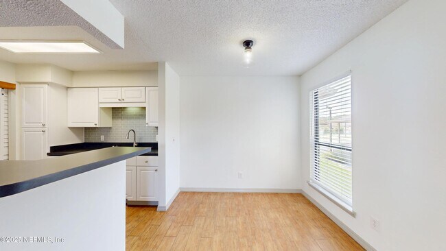 Building Photo - 10200 Belle Rive Blvd