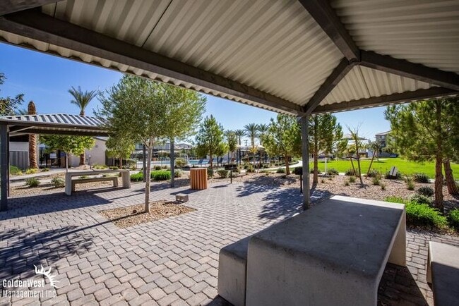 Building Photo - Cozy 2Bdm 2Ba Townhome with Community Pool...