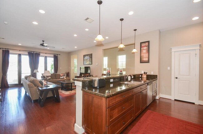 Building Photo - 2214 Radcliffe St