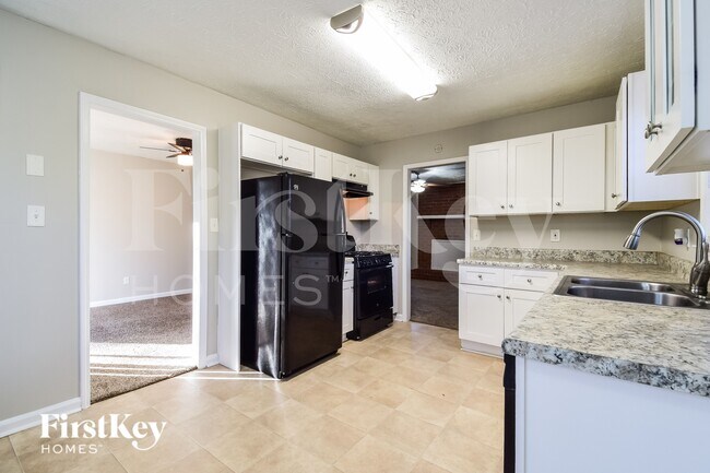 Building Photo - 213 Mill Trce