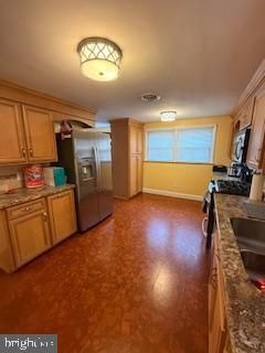 Building Photo - 346 W King St