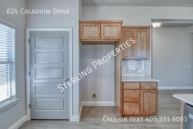 Building Photo - 624 Caladium Dr