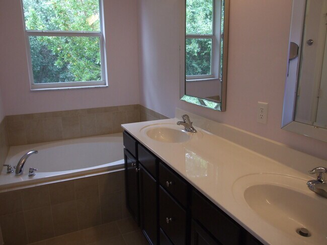 Building Photo - 9602 SW Purple Martin Way