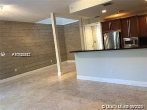 Building Photo - 302 NE 8th Ave