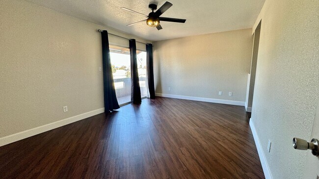 Building Photo - Gorgeous, renovated 4-bedroom home central...