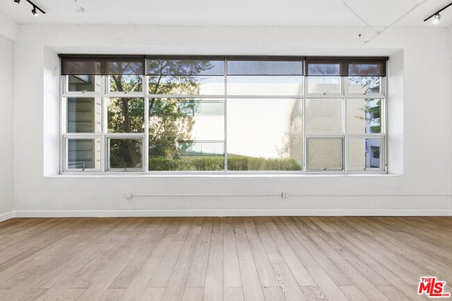 Building Photo - 1130 Flower St