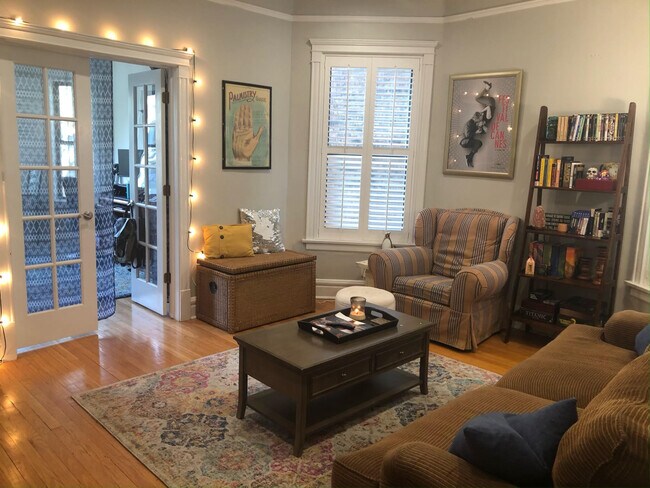 Building Photo - 1427 W Berwyn Ave