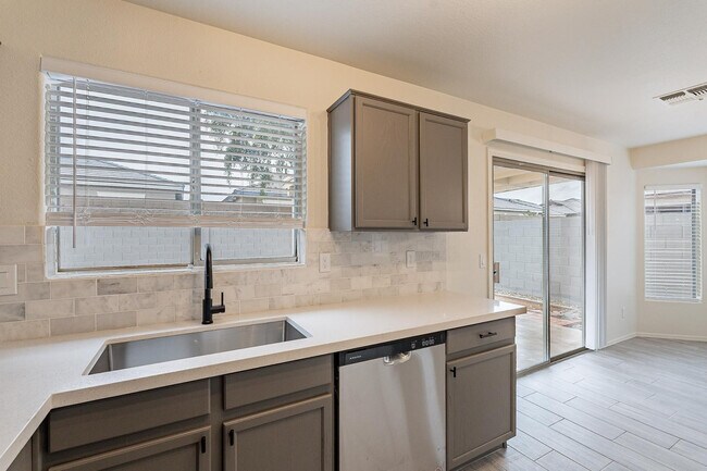 Building Photo - 338 N 152nd Dr