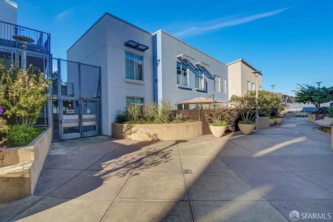 Building Photo - 451 Kansas St