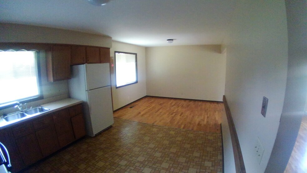 Kitchen looking into Dinning room - 1536 Linden St