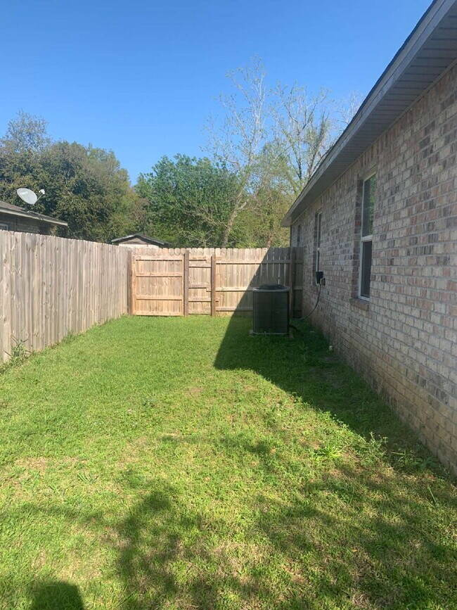 Building Photo - West Pensacola Duplex Living — 3BR Home with Open Floor Plan, Eat-In Kitchen, Covered Patio & Low...