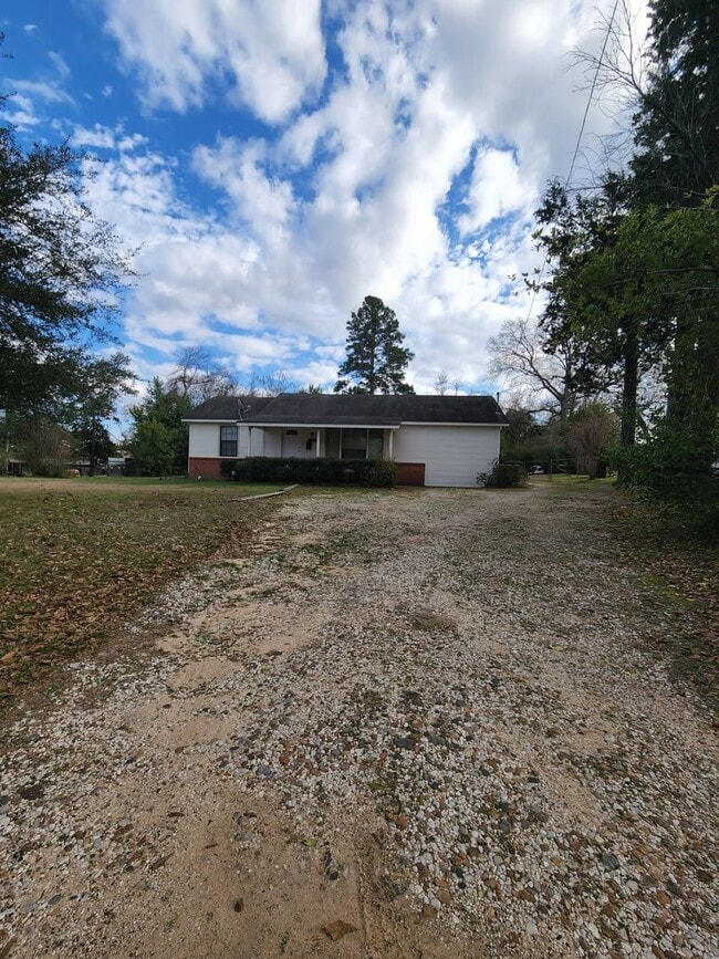 Building Photo - 1827 S Fredonia St