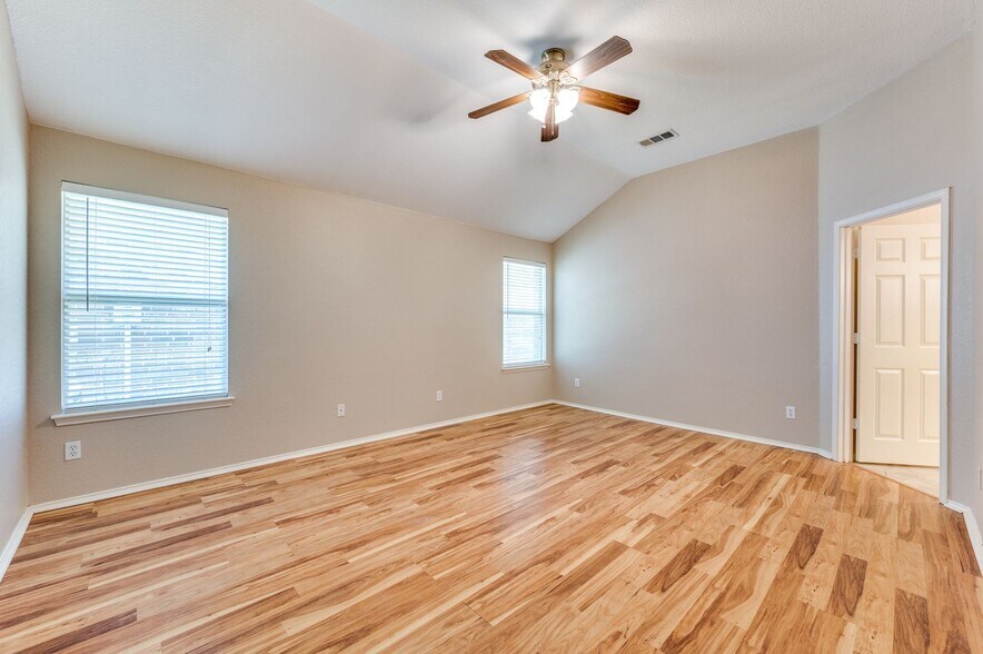Building Photo - 1117 Red Hawk Dr