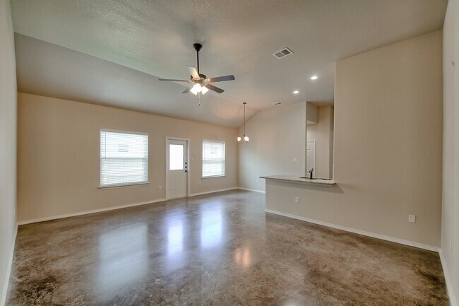 Building Photo - GORGEOUS 3 BEDROOM DUPLEX LOCATED IN BUDA, TEXAS!