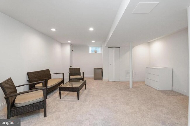 Building Photo - 3302 Orlando Ave