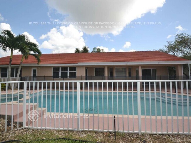 Building Photo - 510 NW 197th Ave