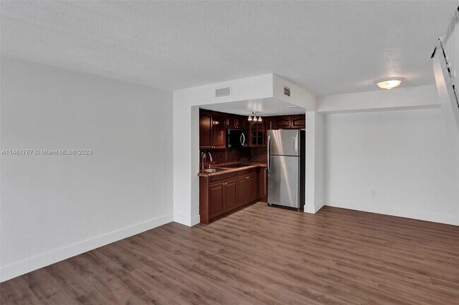 Building Photo - 675 NW 85th Ct