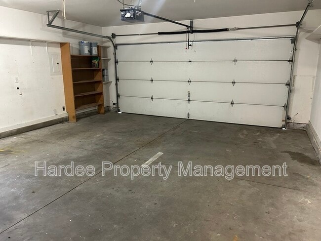 Building Photo - 2254 N Zircon Ave