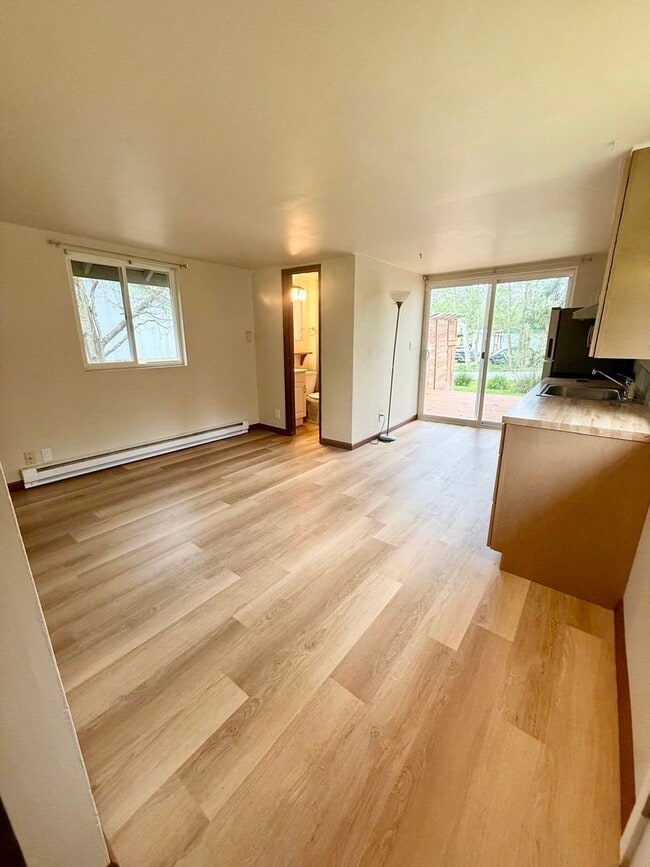 Building Photo - Clean and cozy cabin in Suquamish.