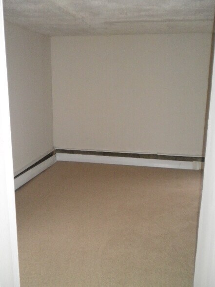 Building Photo - 1715 Hall Ave