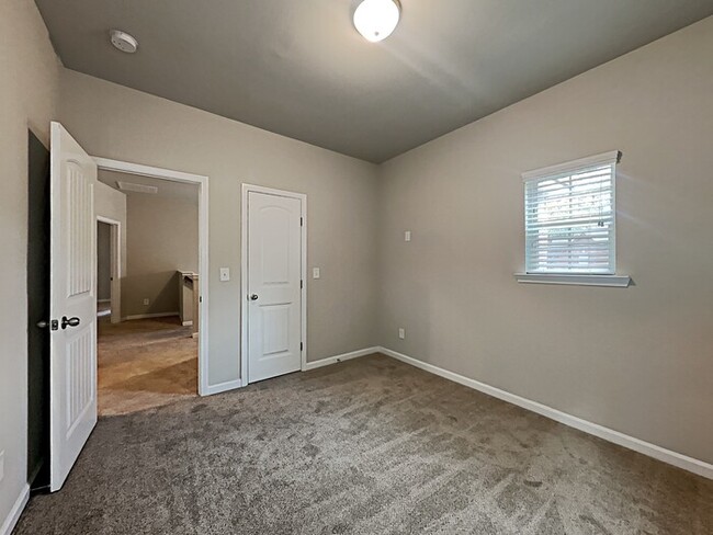 Building Photo - Now Leasing! Your New Home Awaits! 4BR Bea...