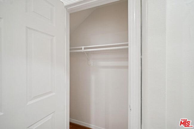 Building Photo - 710 Westmount Dr