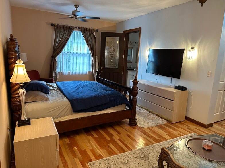 Master Bedroom - 2901 SW 5th St