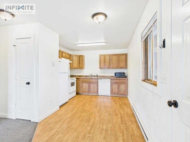 Building Photo - Super Comfy Two Bedroom Apartment Now offe...