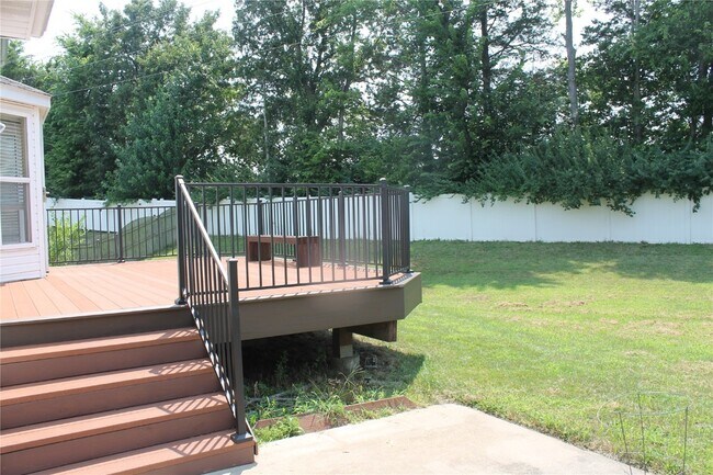 Building Photo - 5 Bluefield Ct
