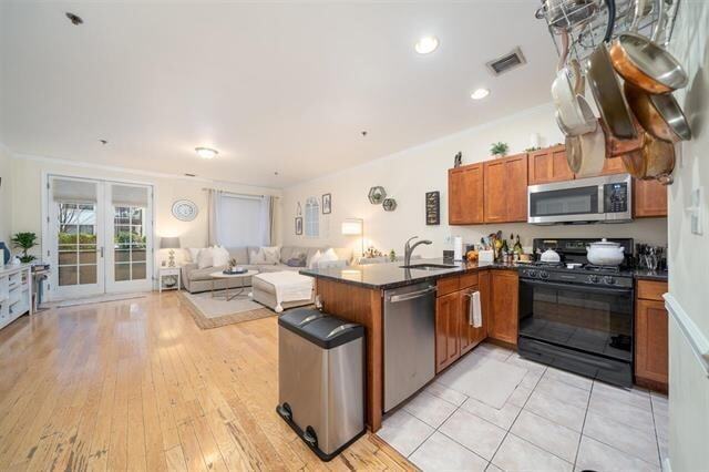 Building Photo - 501 9th St