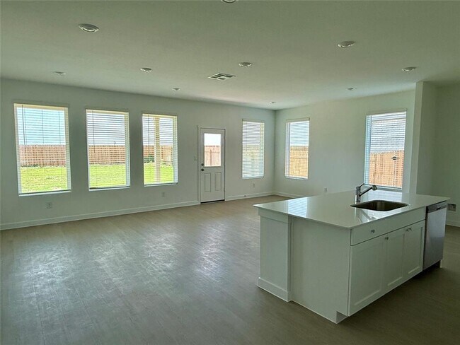 Building Photo - 241 Seabreeze St